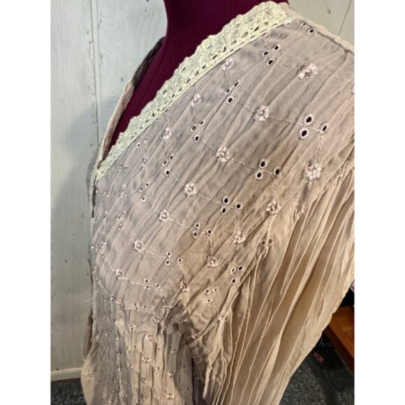 Allison Taylor Eyelet Champaign beige Blouse, with crochet Size 2X - Picture 9 of 14